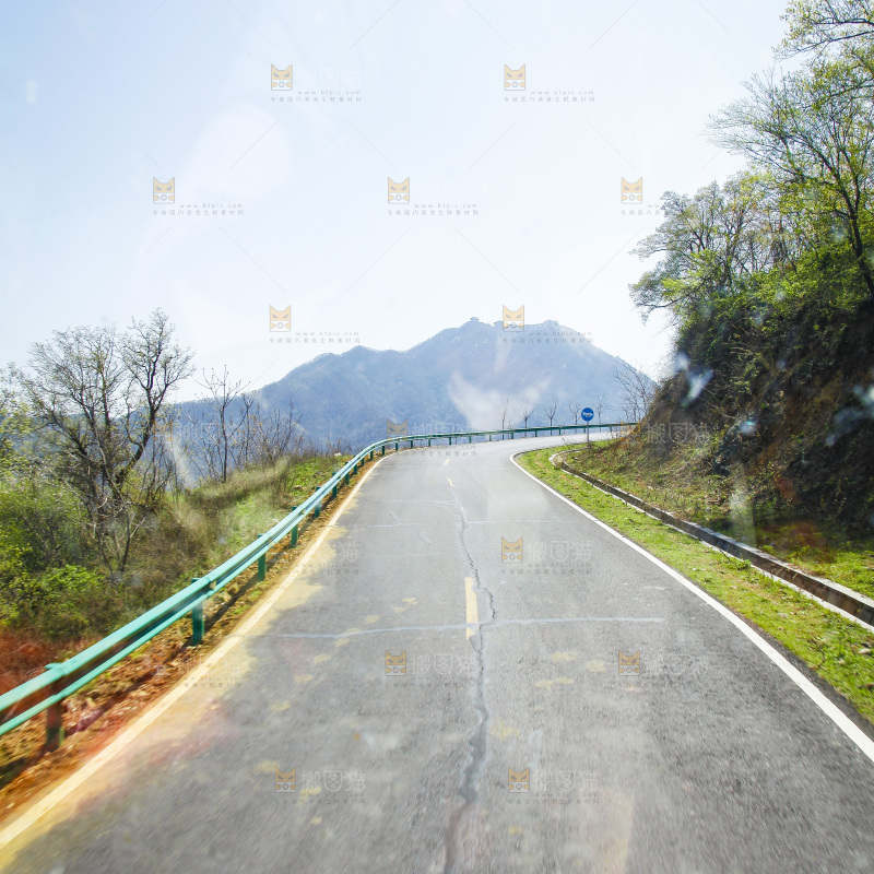 一条盘山公路