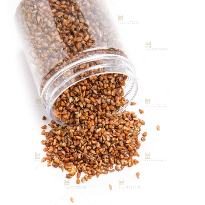 瓶子里装着苦荞茶