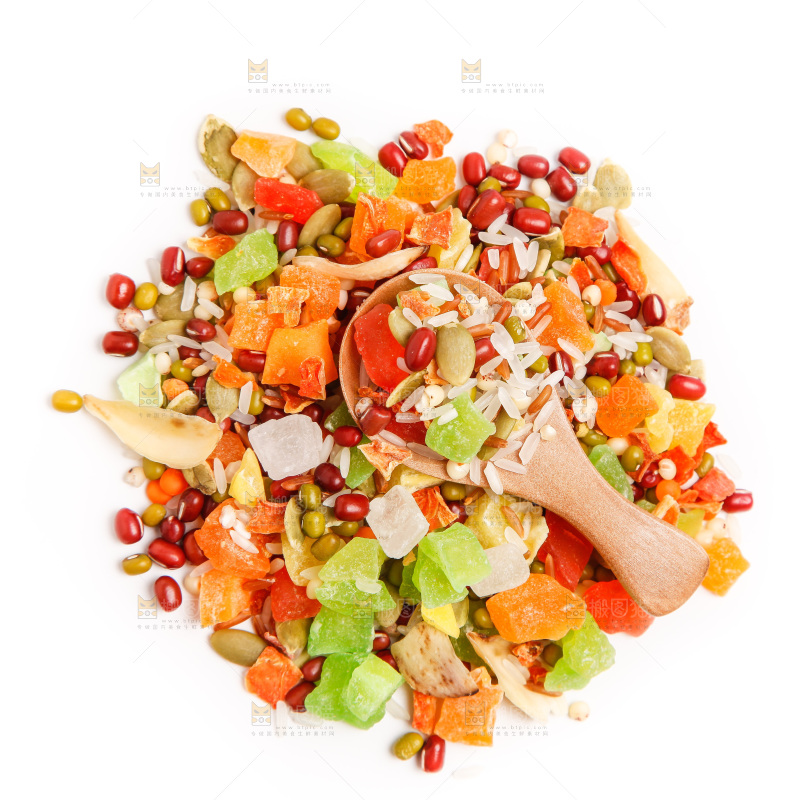 白底上摆放着水果粥食材