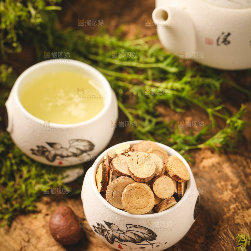 杯子里装着甘草片