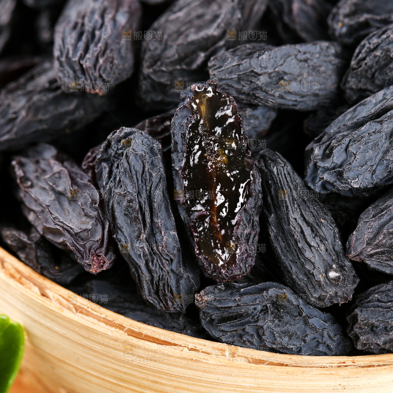 一篮黑加仑葡萄干