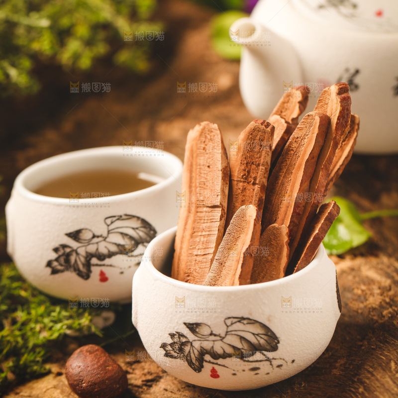 杯子里装着灵芝片