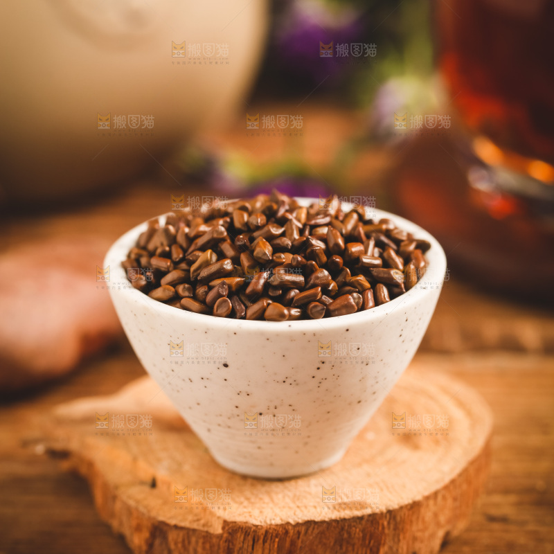 杯子里装着决明子