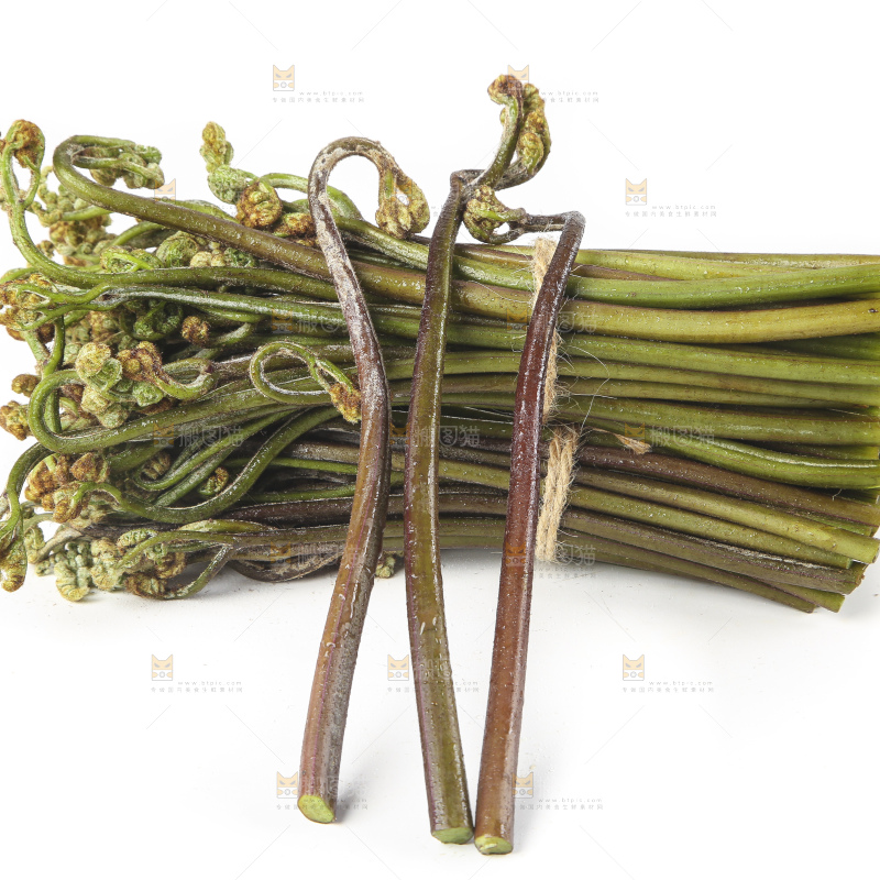 白底上放着拳头菜