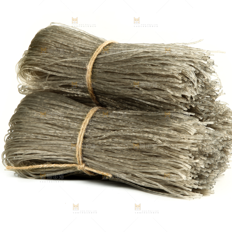 白底上放着一堆红薯粉