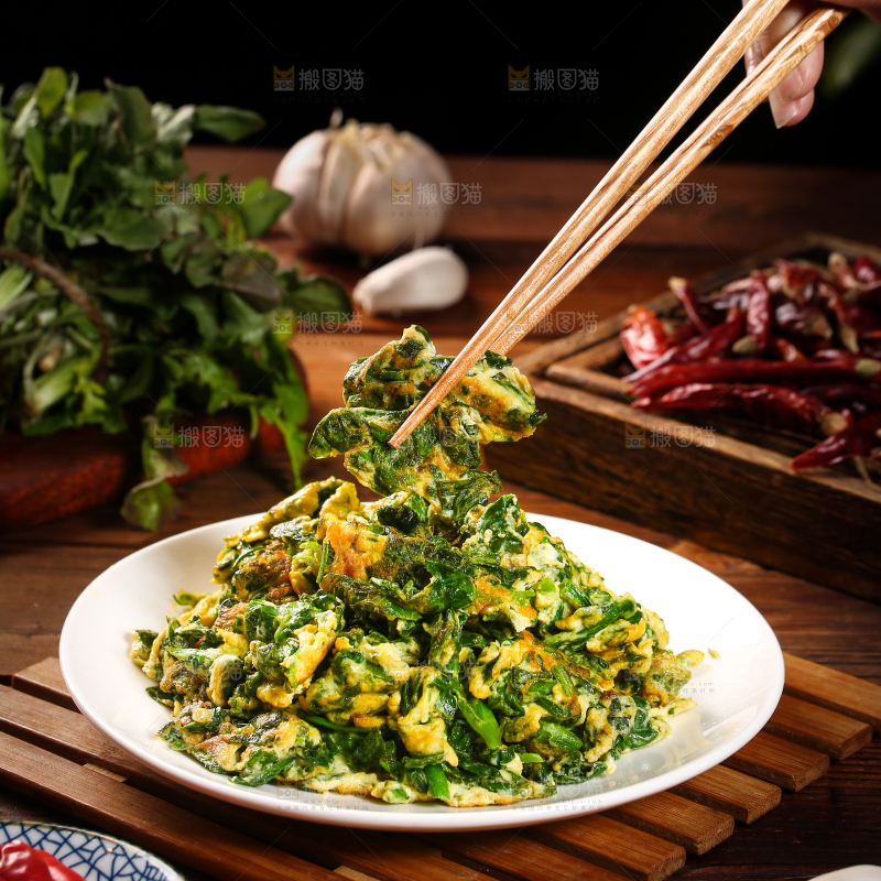 筷子上夹着荠菜炒蛋
