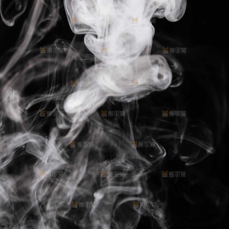 冒着烟雾