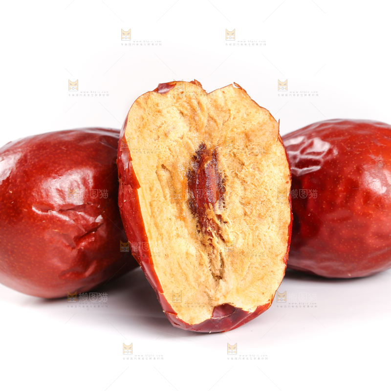 白底上放着和田红枣