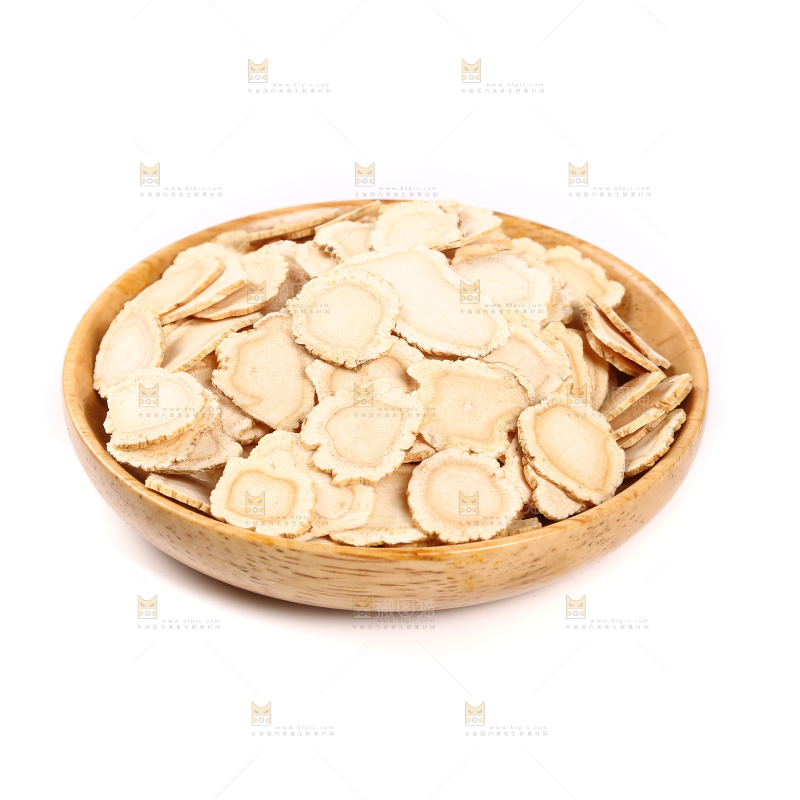 一盘西洋参片摆放在白底上