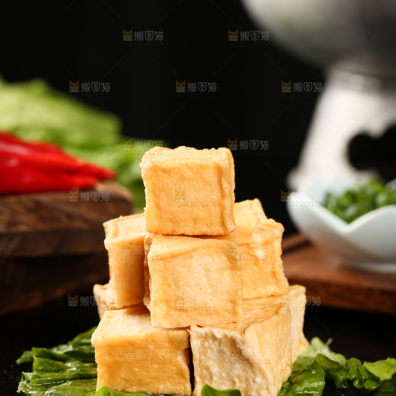 一堆火锅食材鱼豆腐