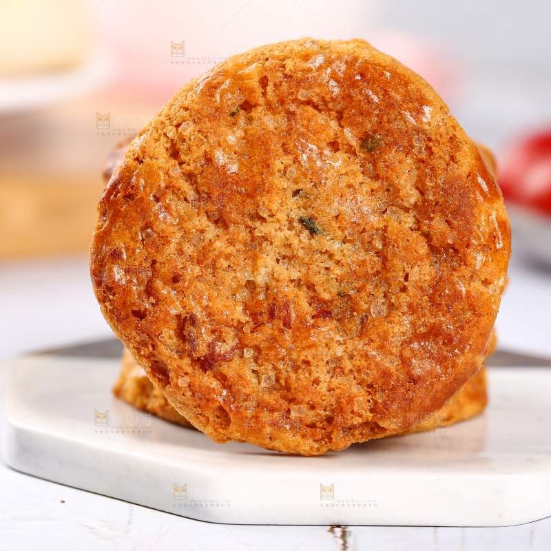 石垫上放着香酥鸡仔饼