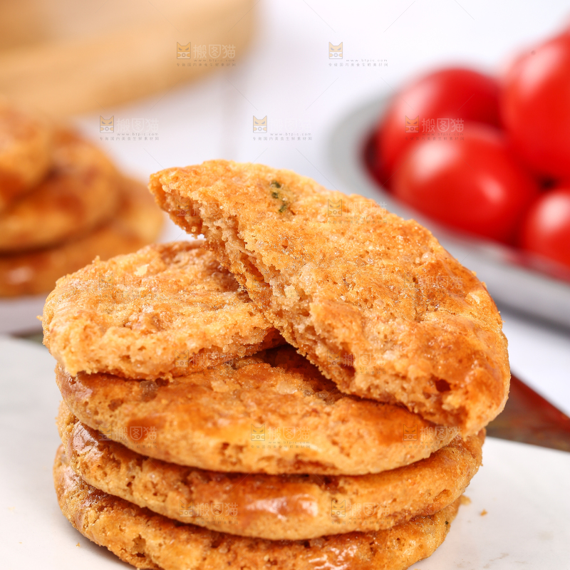 石垫上摆放着鸡仔饼