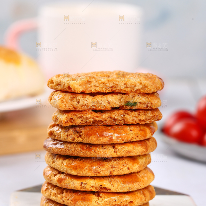 石垫上摆放着鸡仔饼