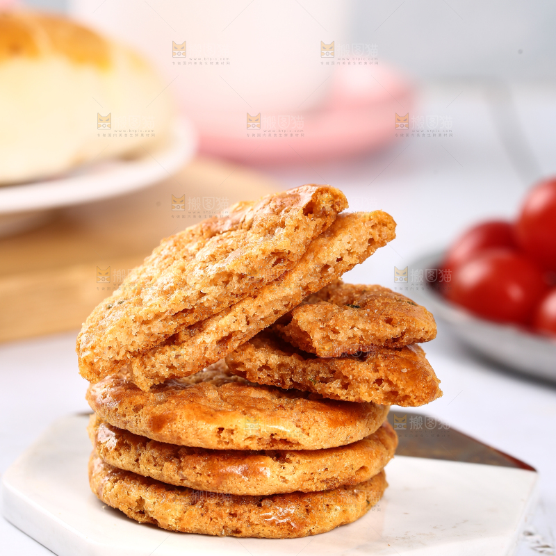 石垫上摆放着鸡仔饼
