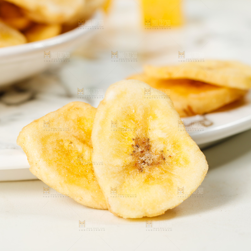 白底上的香蕉片