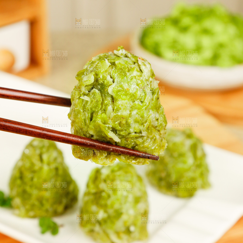 筷子上夹着榆钱窝窝