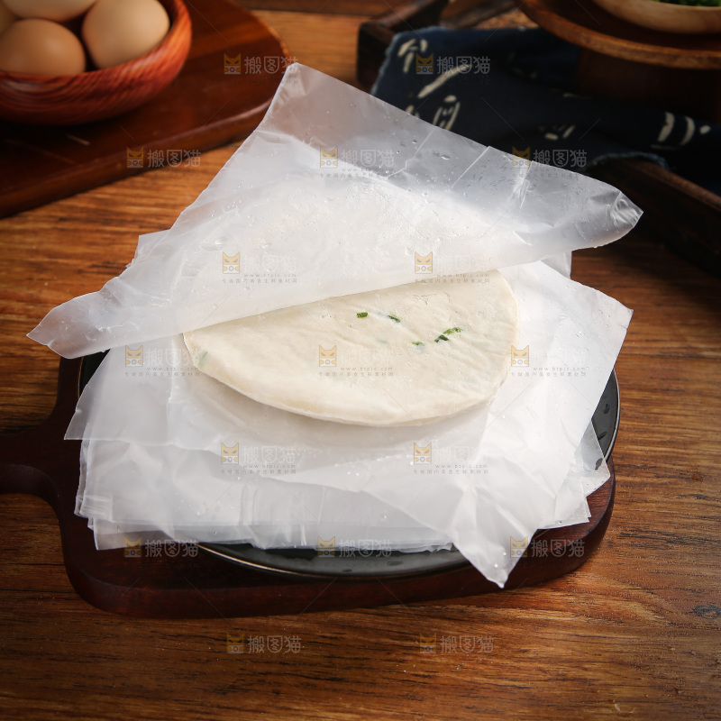 木底上放着葱油饼