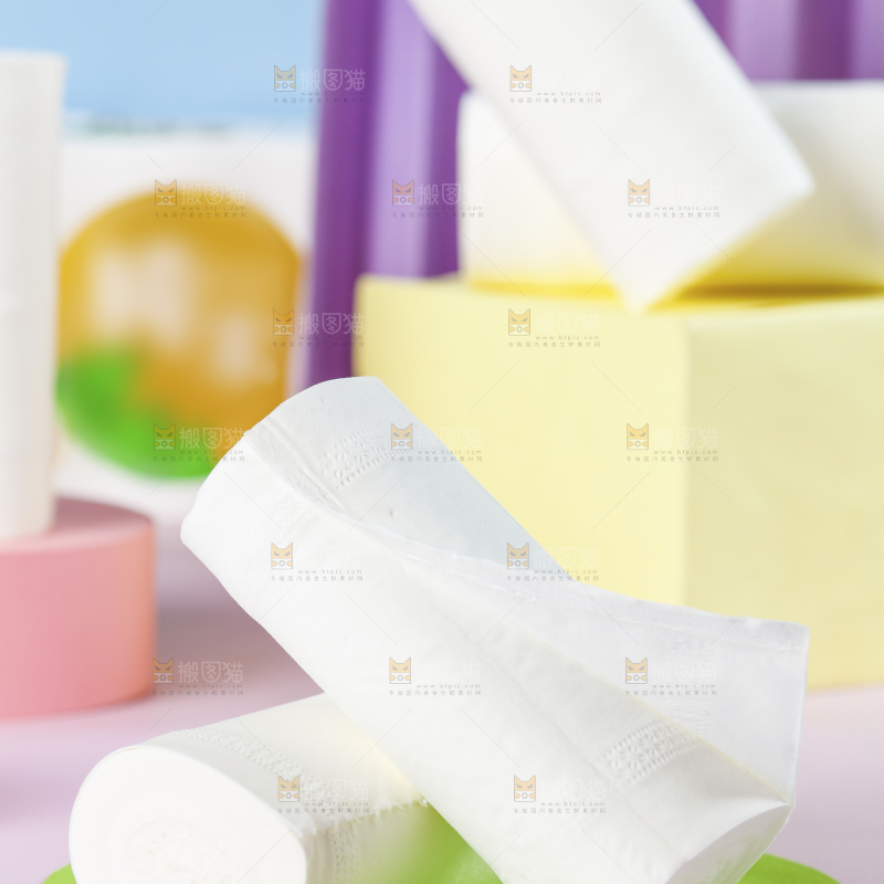 彩底上放着卫生纸