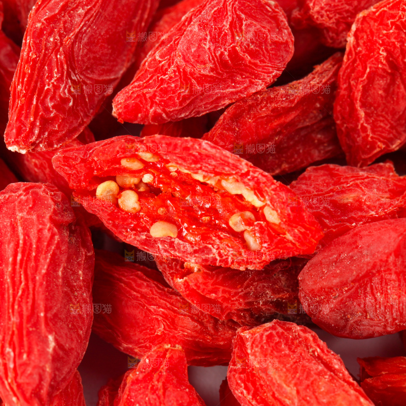 白底上的干枸杞