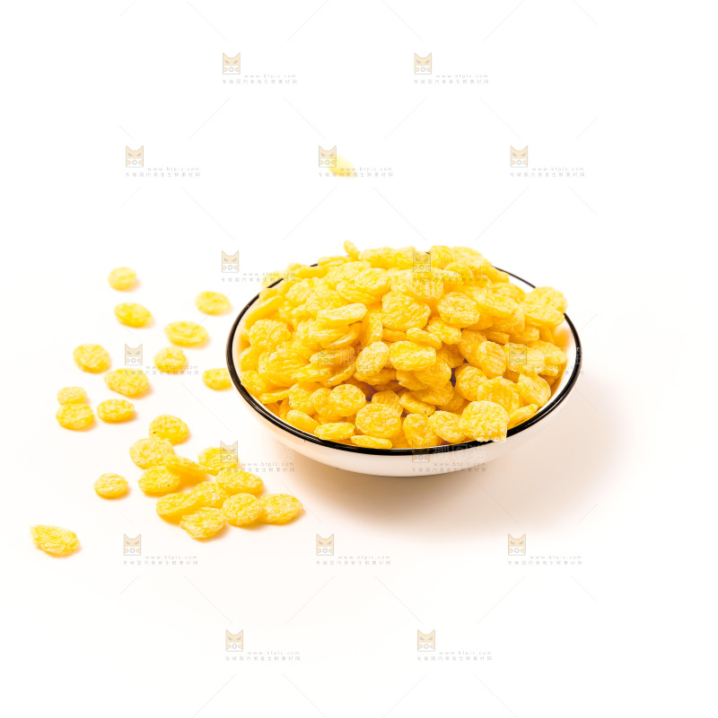 白底上放着玉米片