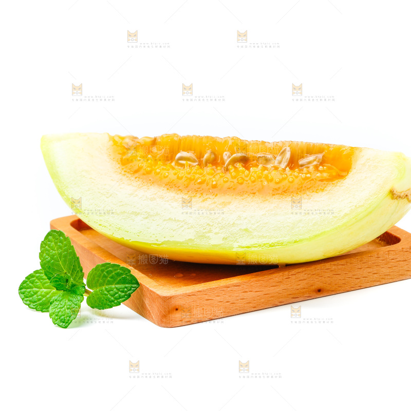 木板上的蜜瓜
