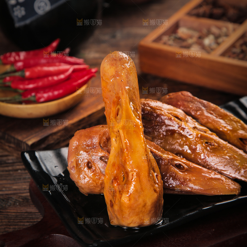 一盘卤鸭头