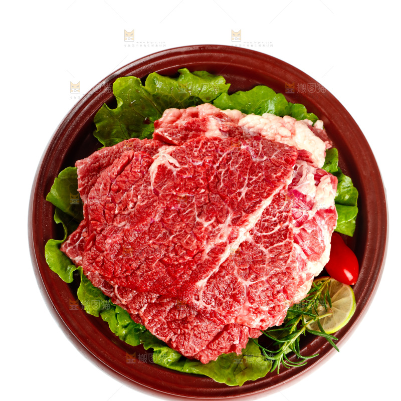 白底上放着一盘牛腩肉