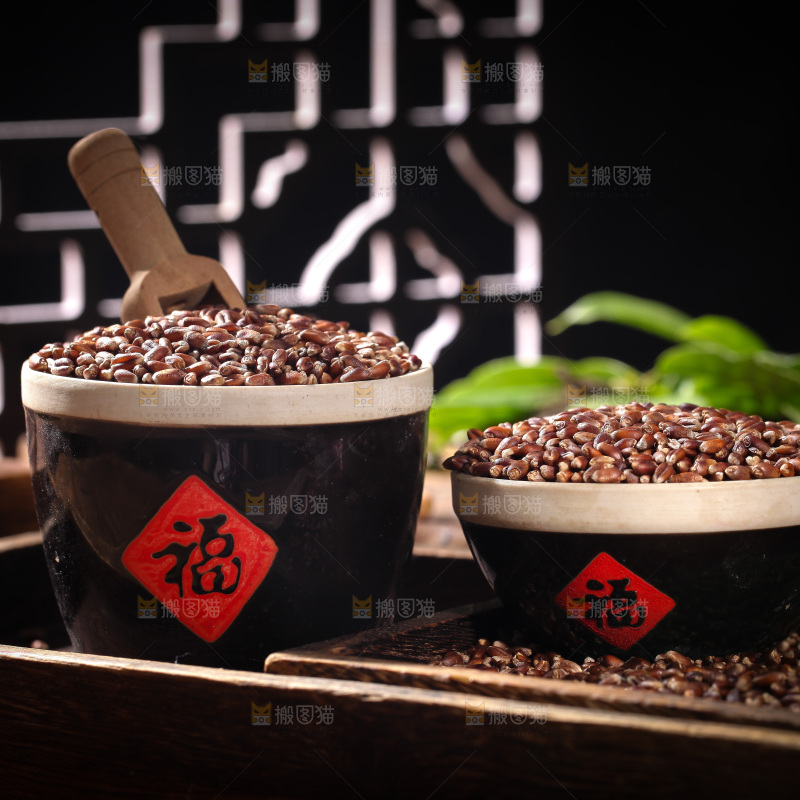 碗里装着黑小麦