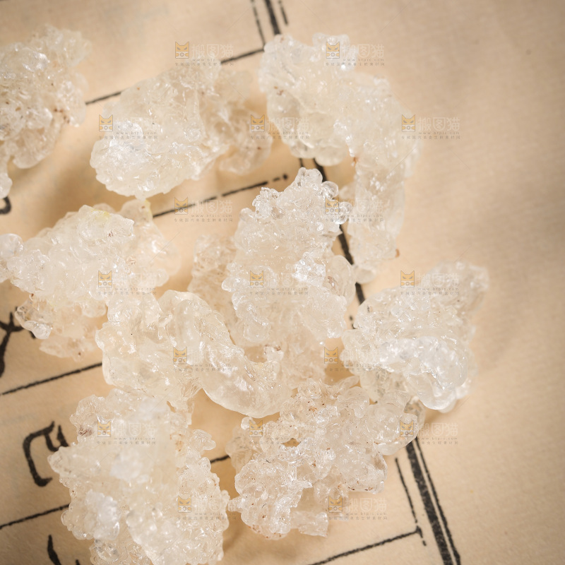 书上放着雪燕