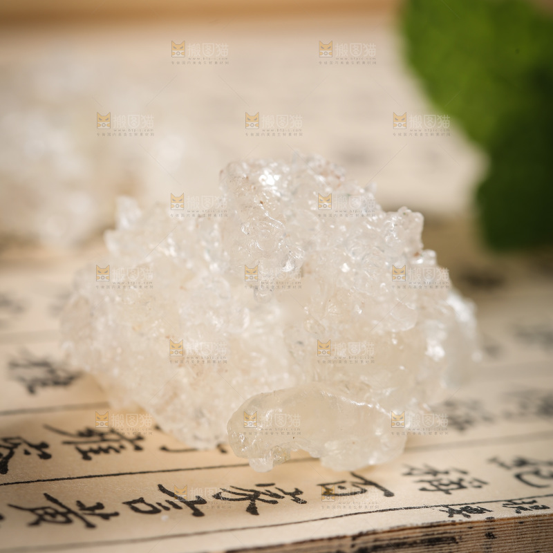 书上放着雪燕