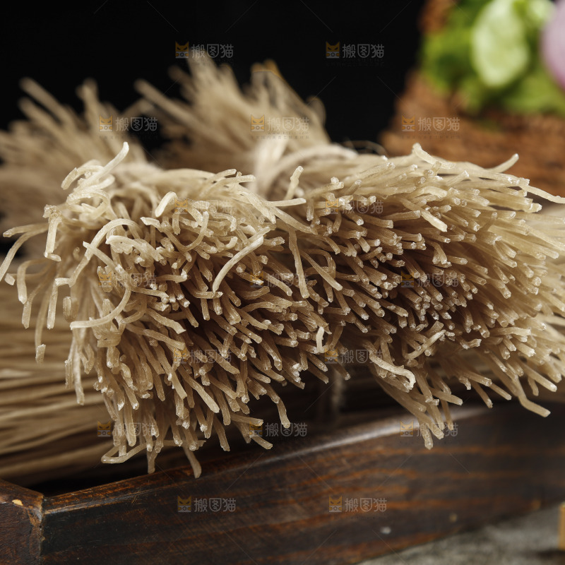 一堆红薯粉条