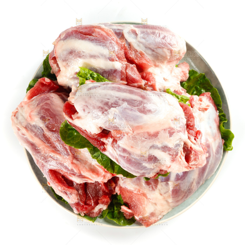 白底上放着一盘牛腱子肉