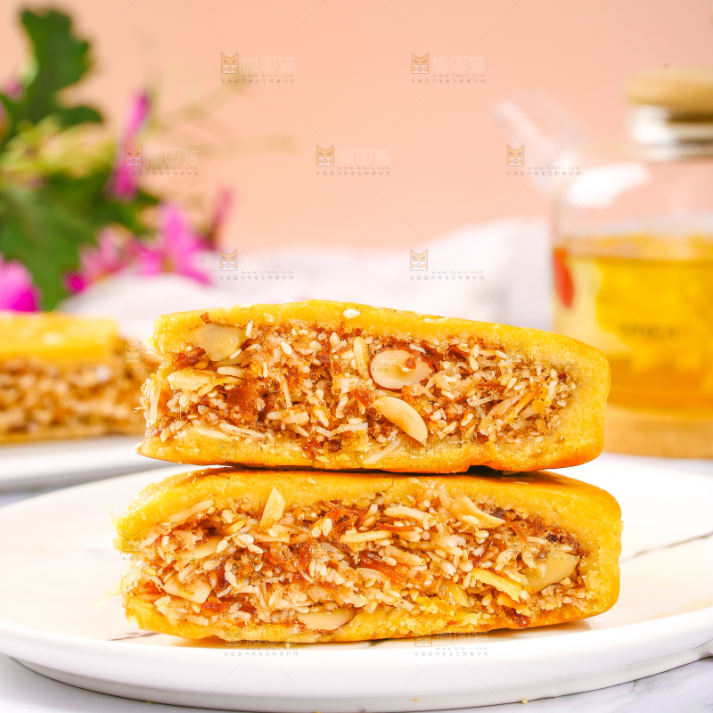 盘子里装着化州拖罗饼切块