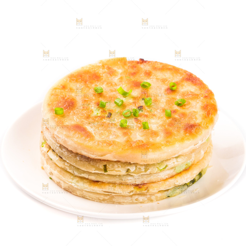 白底上放着一盘葱油饼