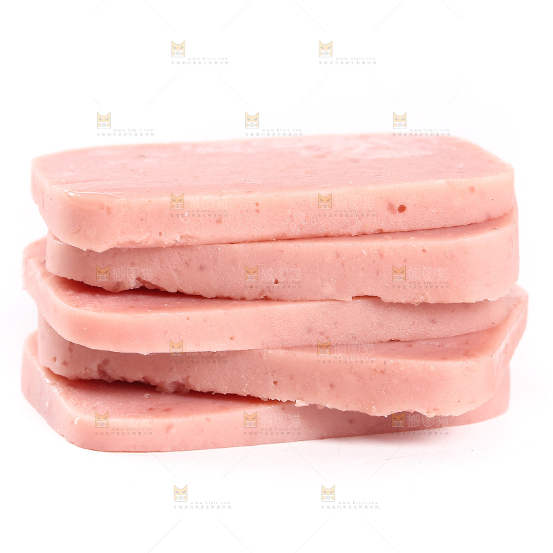 白底上放着切块的午餐肉