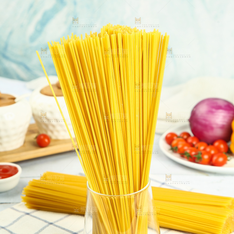 杯子里装着玉米面