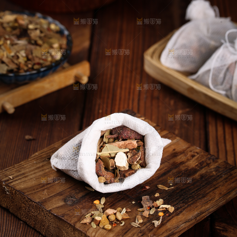袋子里装着卤料