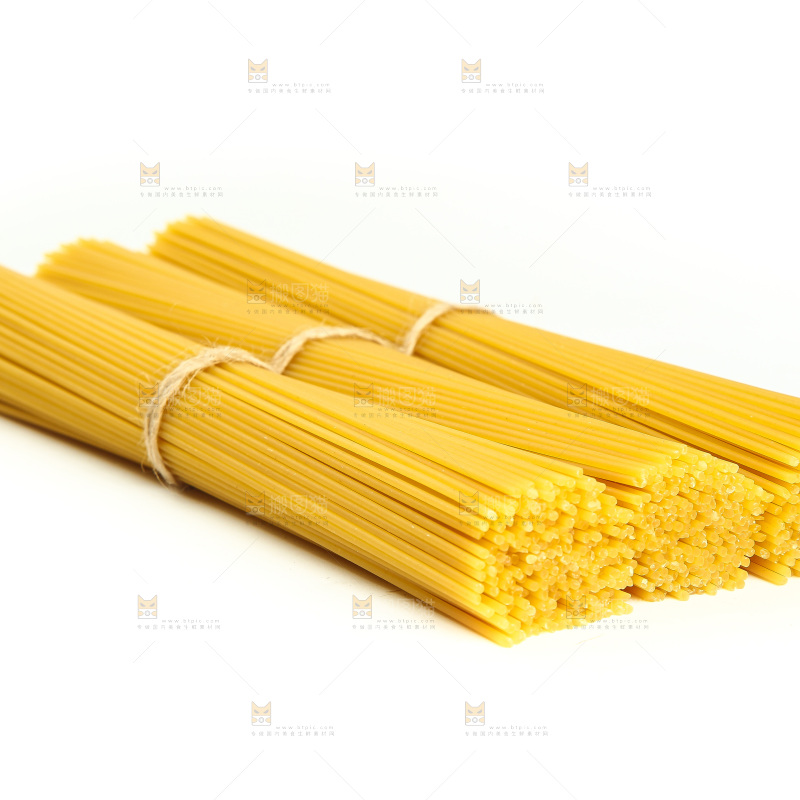白底上的玉米干面条