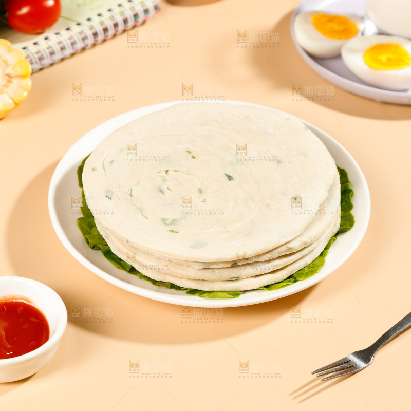 浅底上放着一盘手抓饼