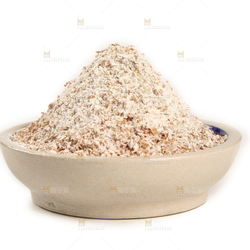 白底上放着一碗黑全麦粉