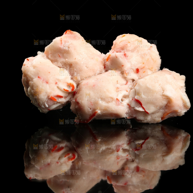 黑底上的龙虾球