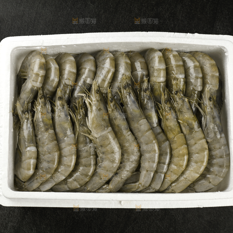 箱子里放着一堆大虾