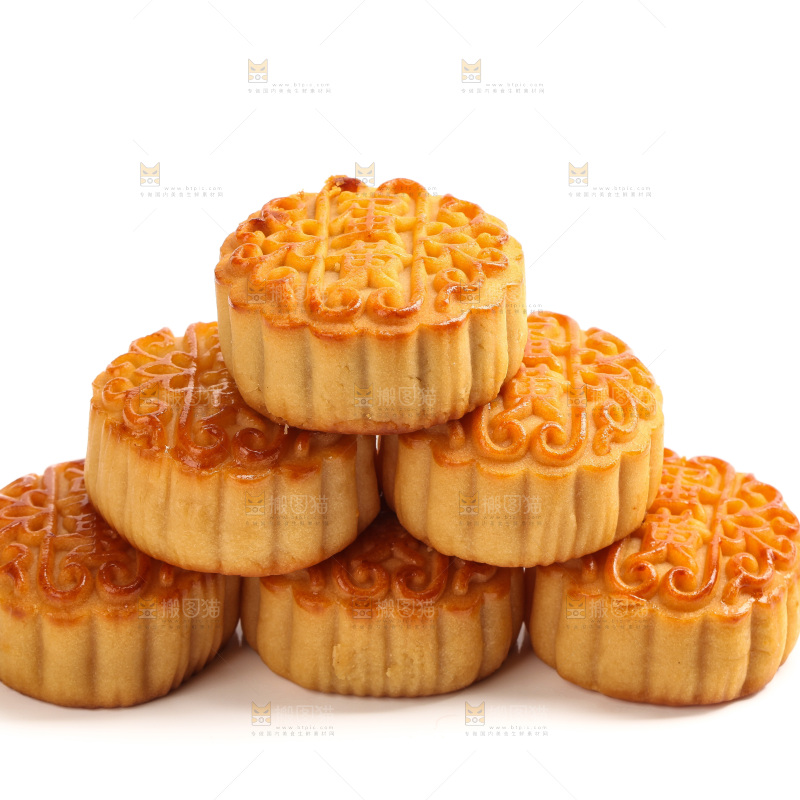 白底上摆放的蛋黄月饼