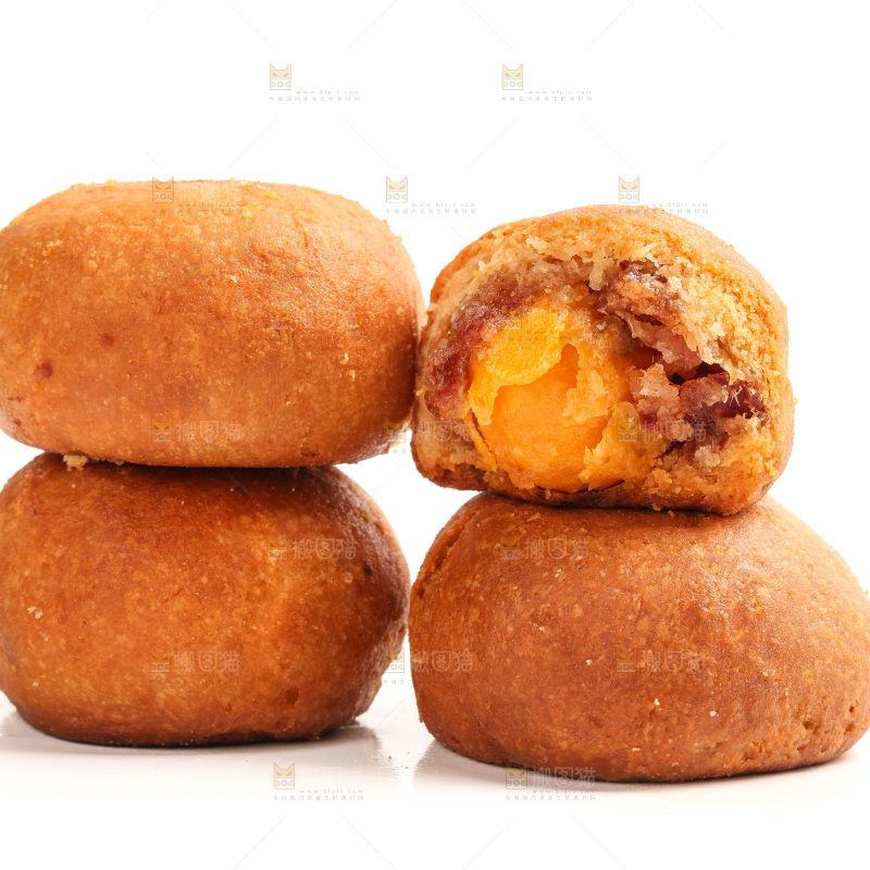 白底上的火腿蛋黄月饼