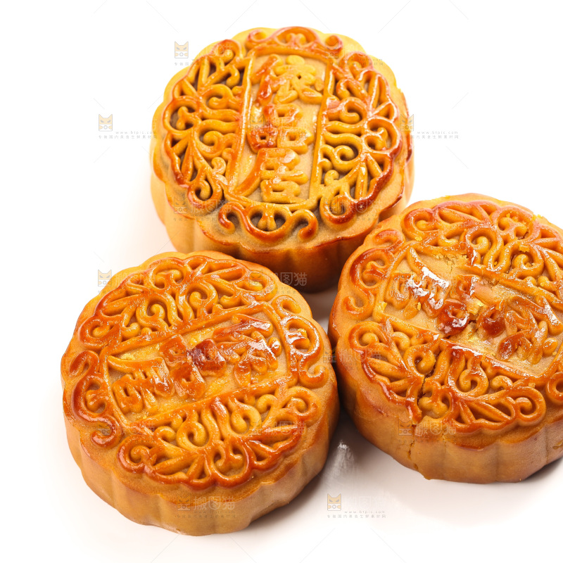 白底上的广式蛋黄月饼