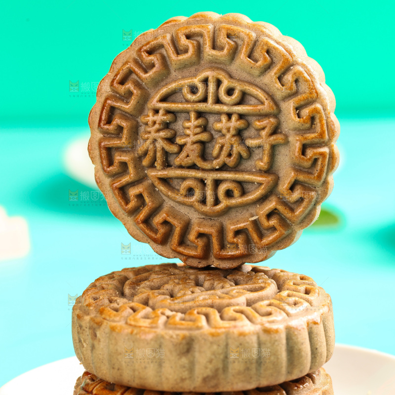 盘子里的荞麦苏子月饼
