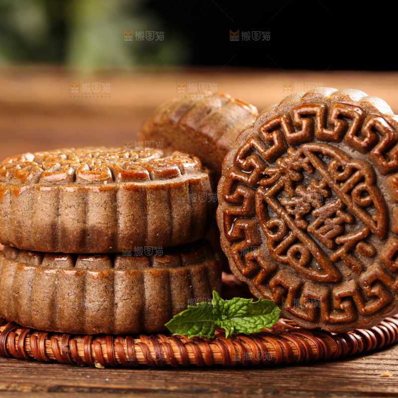 木底上的荞麦五仁月饼