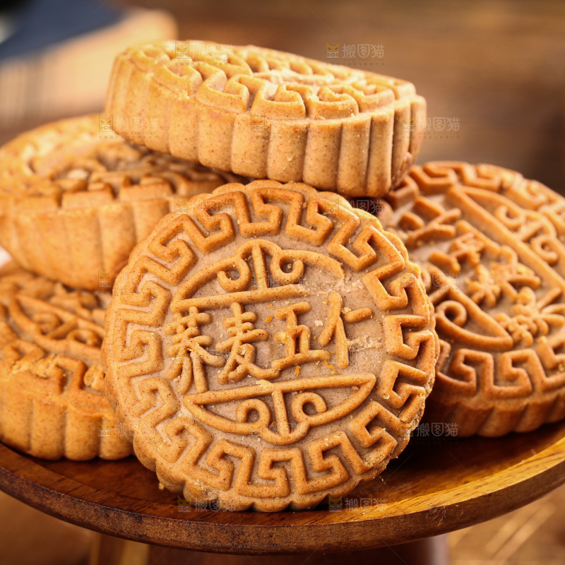 盘子里的荞麦五仁月饼