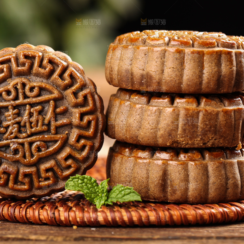木底上的荞麦五仁月饼