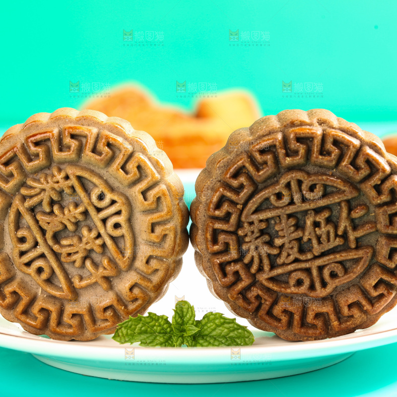 盘子里的荞麦五仁月饼